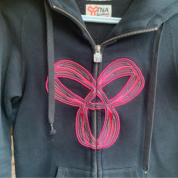 2000’s TNA Black Zip up Sweater • Pink Details🌸🖤 - Picture 6 of 6